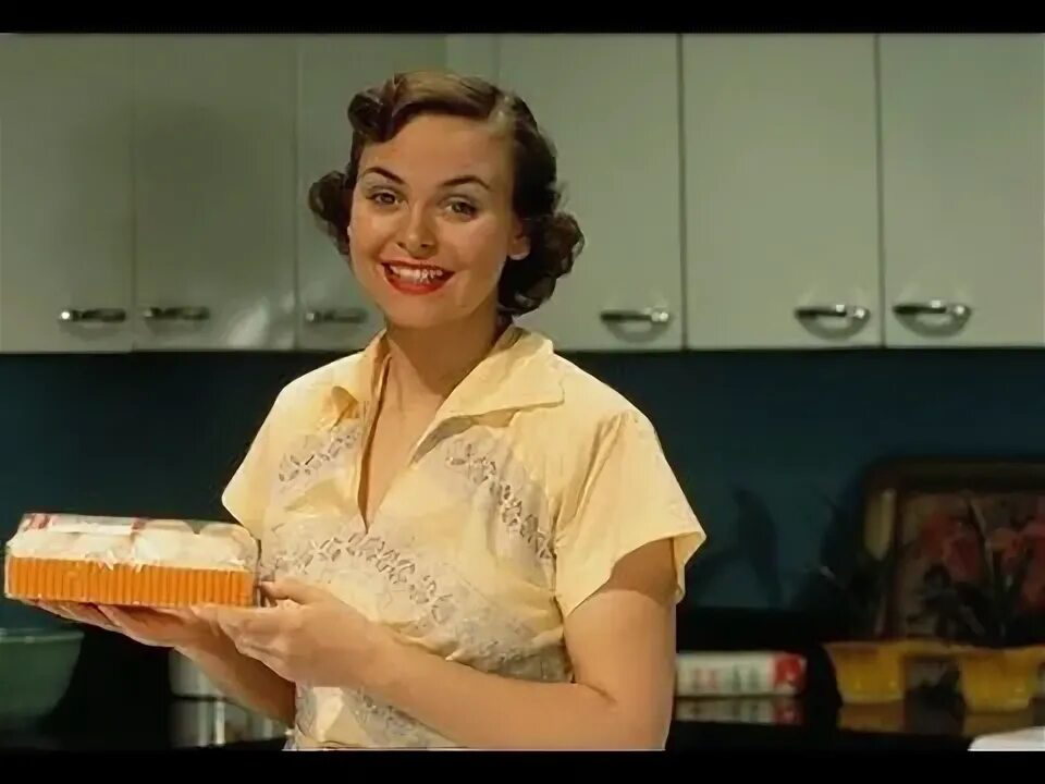 <p>A woman who manages household finances and resources wisely, efficiently, and with care to avoid waste.</p><p>['θrɪftɪ waıf]</p>