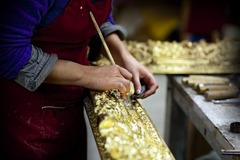 <p>A skilled worker who makes things by hand.</p>