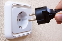 <p>to plug</p>