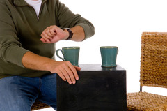<p>to stand (someone) up</p>