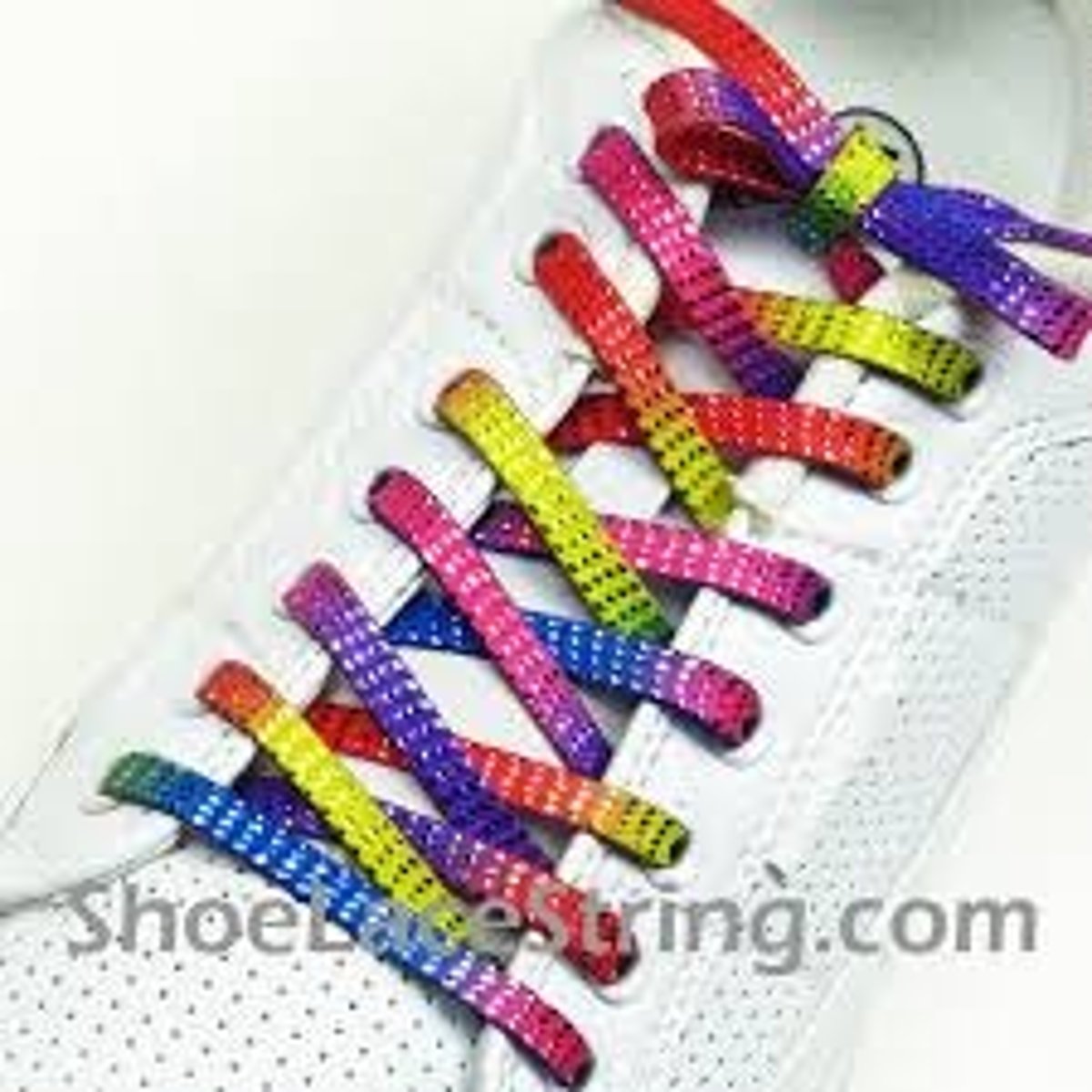<p>(everyday vocabulary) → dây giày</p><p>Ví dụ: Your _____ are untied.</p>