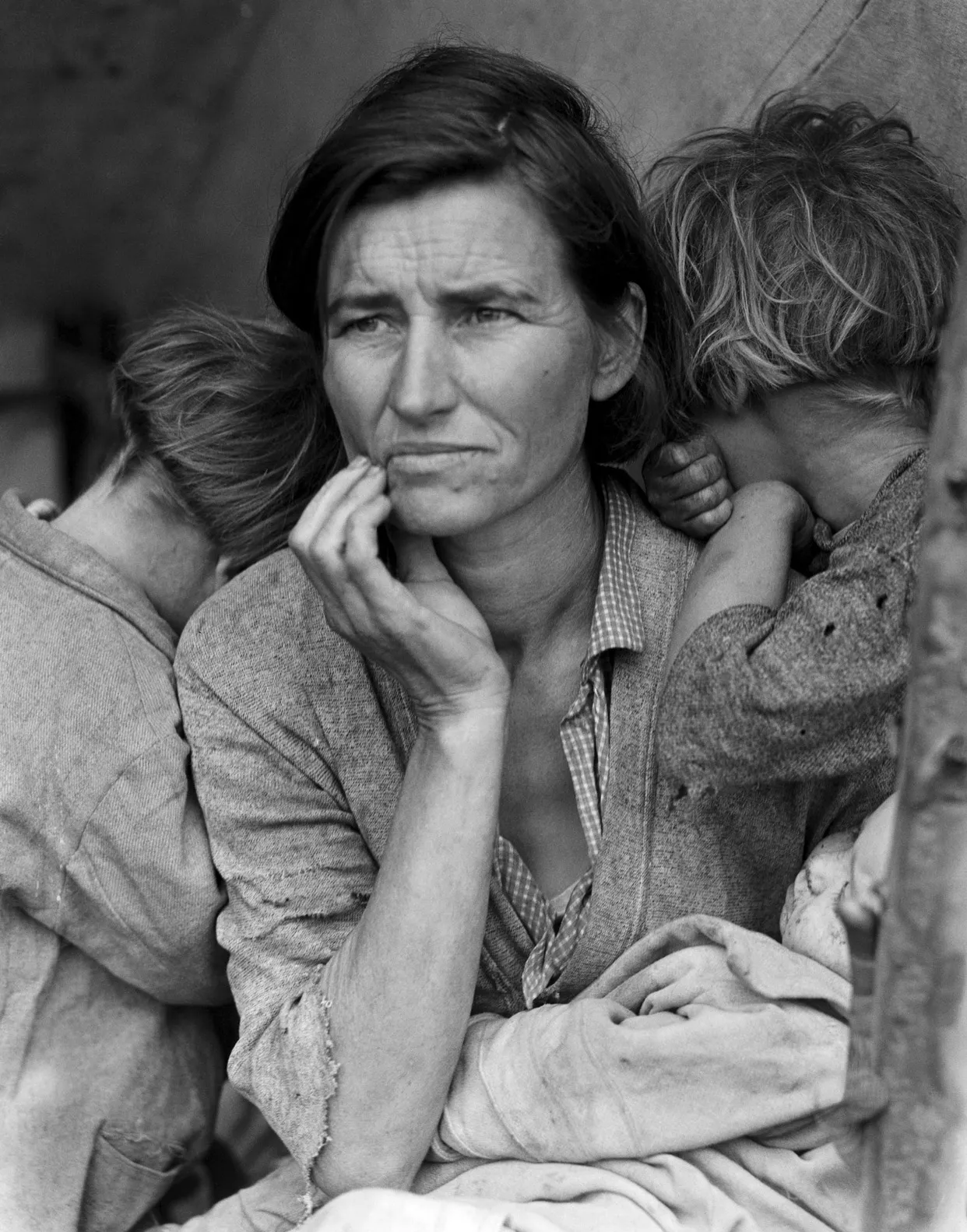 <p>Which critique prompt most directly develops students’ ability to examine both the photograph’s persuasive power and its ethical implications?</p>