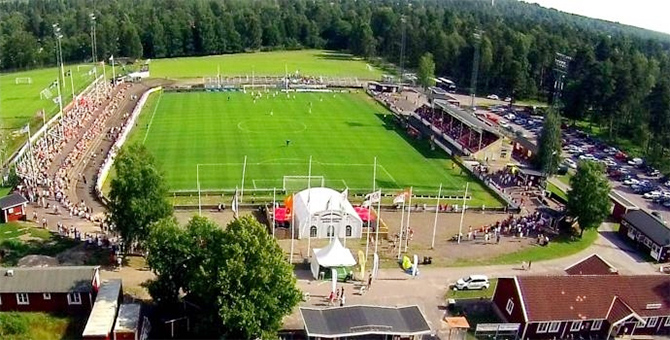 <p>Degerfors – Stora Valla (5,880) ;Historia: Bildad 1931. Klassisk bruksklubb med stark lokal identitet och återkommande perioder i Allsvenskan. SM-guld: 0. Viktiga spelare: Gunnar Nordahl, Ralf Edström, Olof Mellberg.</p>