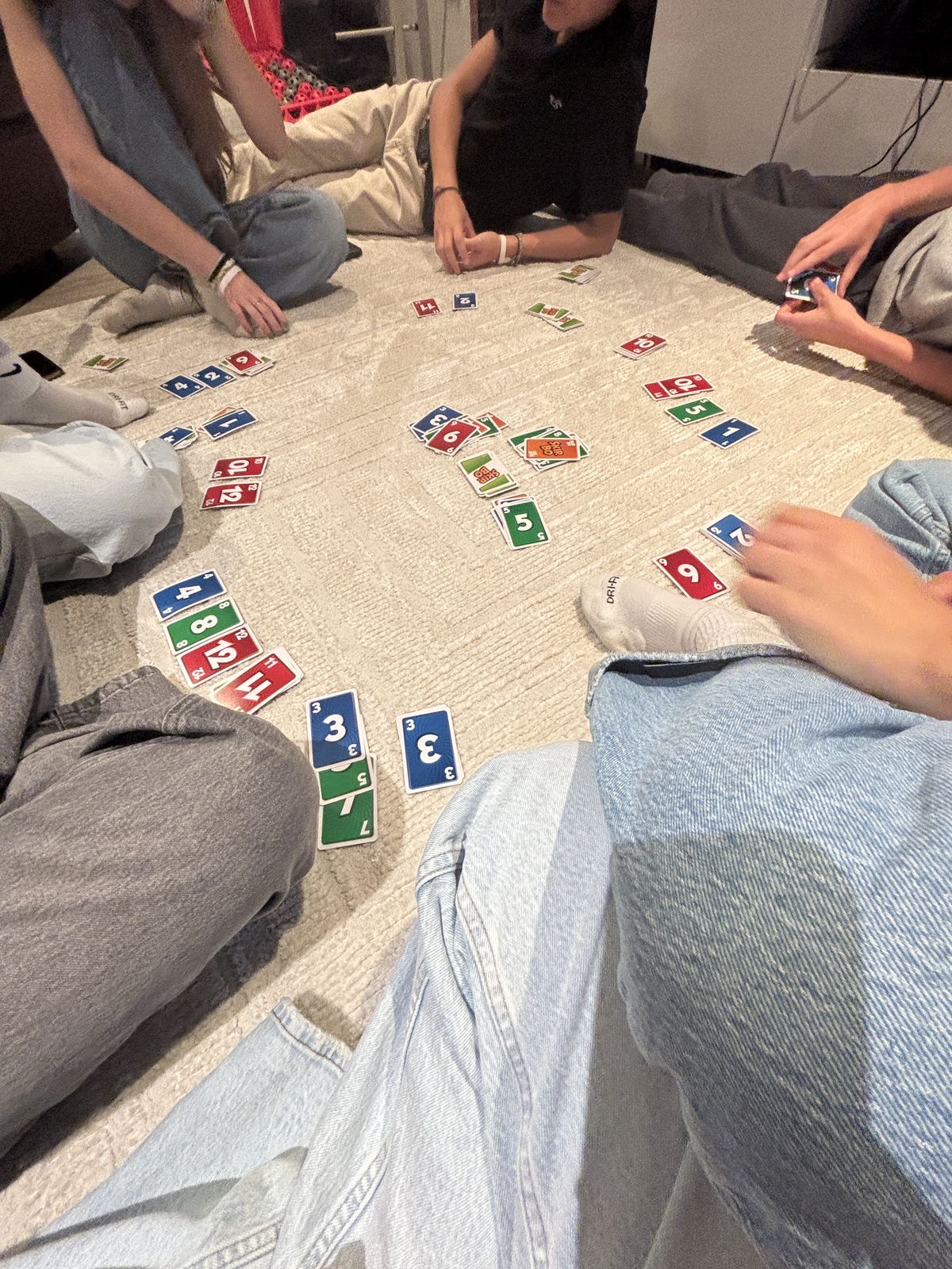 <p>to play, to have fun/a good time, “hang out”, to pay a social visit</p>