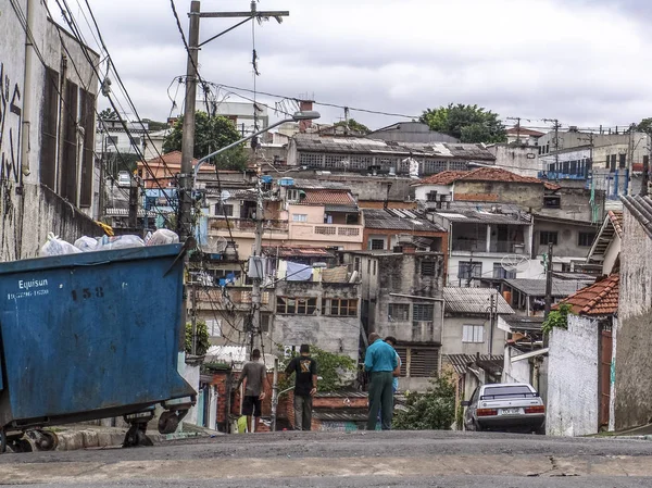 <p>A disadvantaged neighborhood</p><p><span><span>There are disadvantaged neighborhoods in Chicago.</span></span></p>