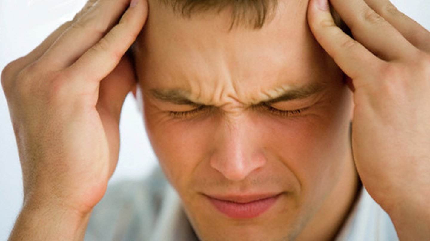 <p>đau đớn Moving my sprained ankle is very ___________.</p>