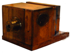 <p>camera 1851, Dept of British, Industrial Rev</p><p>"machine"</p><p>encased within simple box</p><p>no ornament</p>
