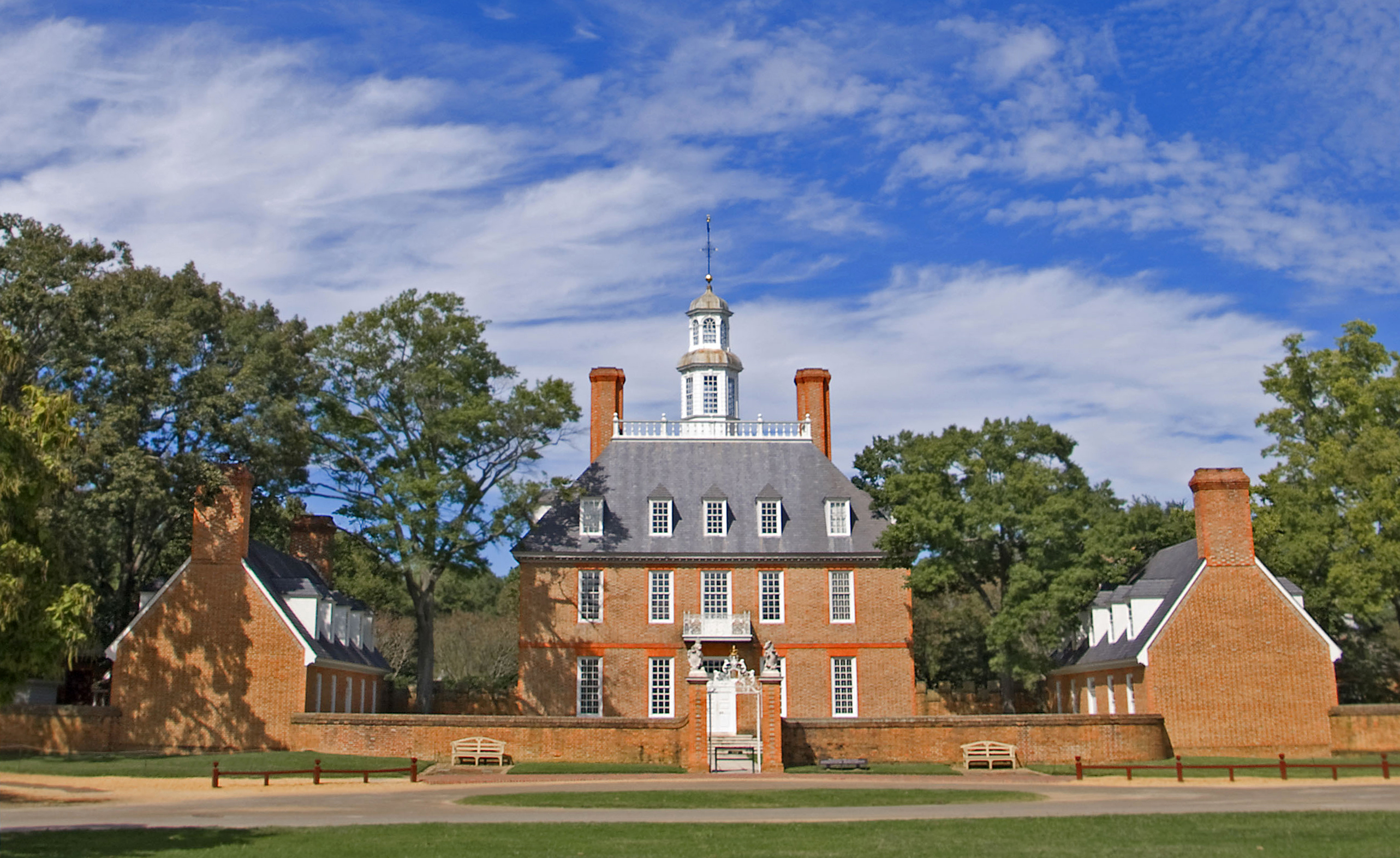<p></p><p>A historic building in Williamsburg, Virginia, serving as the seat of the colonial government and residence of the colonial governors. It reflects the political and social history of Virginia during the colonial period. </p>