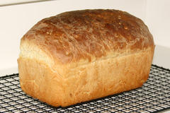 <p>bread baked in a shape that can be sliced Example: Please buy a fresh _____ of wholemeal bread. ổ (bánh mì) c Đơn vị đo: Ổ bánh mì nguyên khối (chưa cắt hoặc đã cắt). Số nhiều là loaves. UK: /ləʊf/ | US: /loʊf/</p>