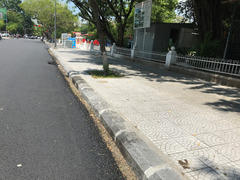 <p>vỉa hè</p>