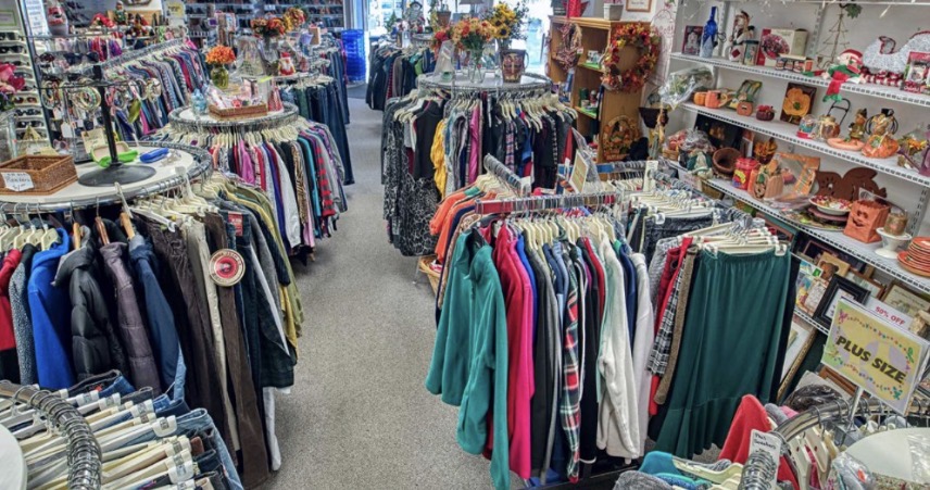 <p>A shop that sells used things, typically in order to raise money for a charity (tienda de segunda mano)</p>