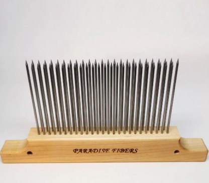 <p>stationary comb with one or multiple rows of straight teeth</p>