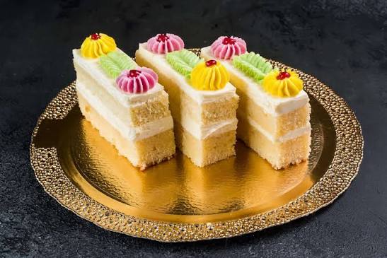 <p>small cake/pastry</p>