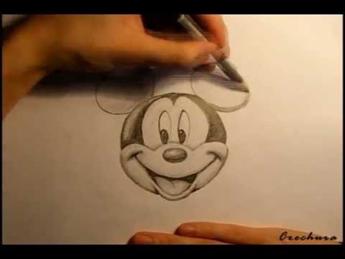 <p>Víctor ___________ (poder) dibujar Mickey Mouse muy bien.</p>
