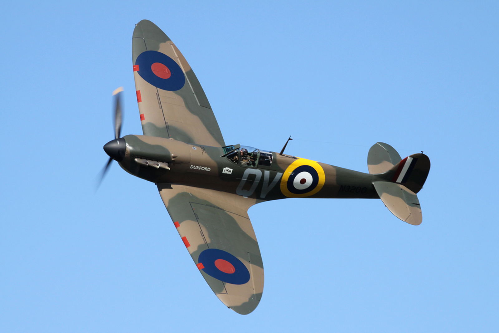 <p>Minimizes ⇣ <strong>Induced Drag</strong>,</p><p>but <strong>Complex </strong>&amp; <strong>Expensive </strong>to Manufacture (e.g., Spitfire).</p>