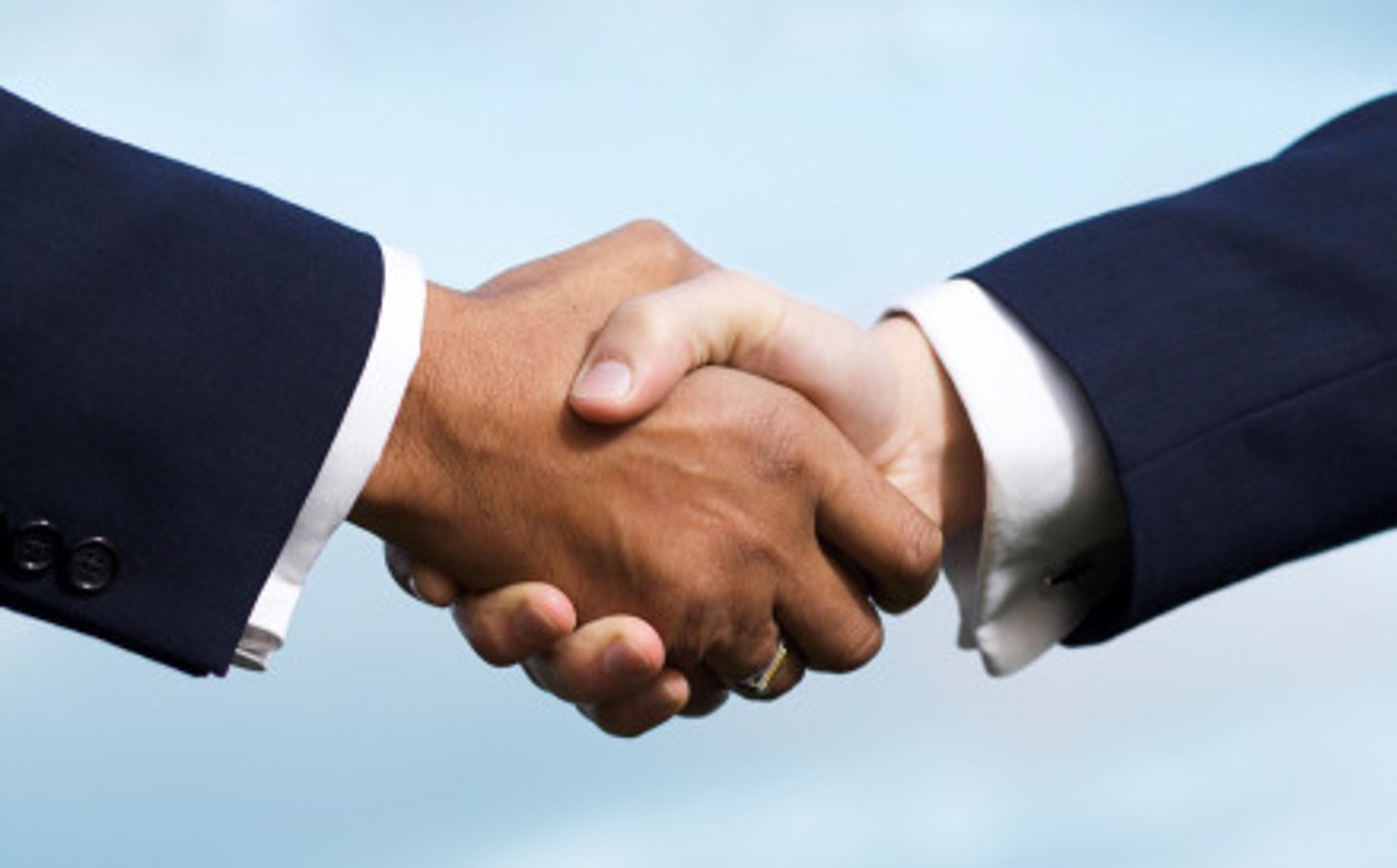 <p>(n) mối quan hệ hợp tác, sự chung vốn, công ty hợp danh = collaboration</p>