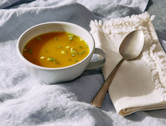 <p>Organic chicken bone broth, tumeric, himlayan sea salt and scallions</p><p>add on: super seed crackers</p><p>Modifications: None</p><p>Allergens: No big 9 Allergens</p>
