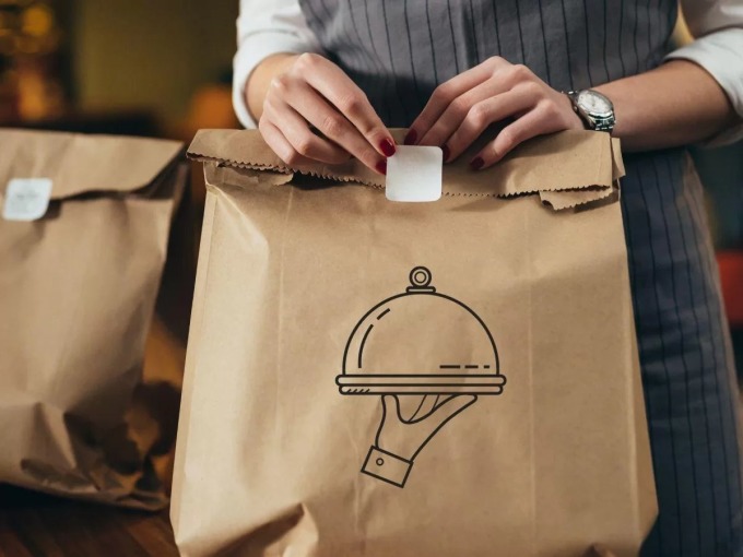 <p>takeaway (n) <span style="line-height: inherit;">/ˈteɪkəweɪ/</span></p>