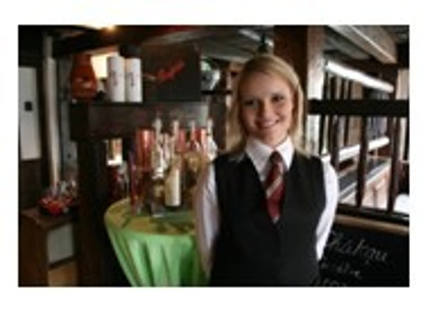 <p>employee (m/f)</p>
