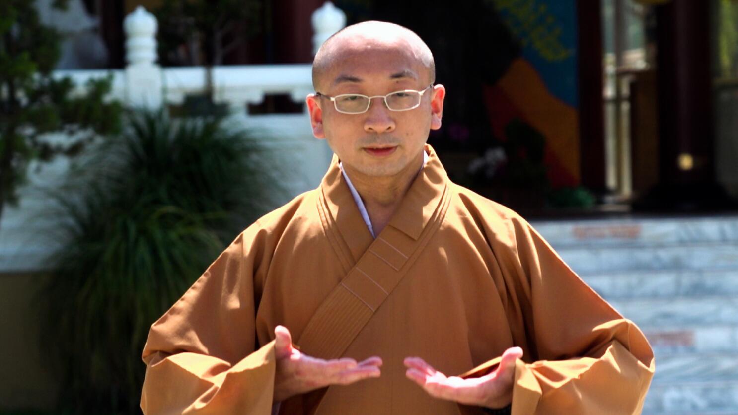 <p></p><p>It's a relaxation technique I learned from a Tibetan ___. </p><p>Show us.</p><p>/mʌŋk/	</p><p>a member of a religious community of men	</p><p>nhà sư, thầy tu	nhà sư</p>