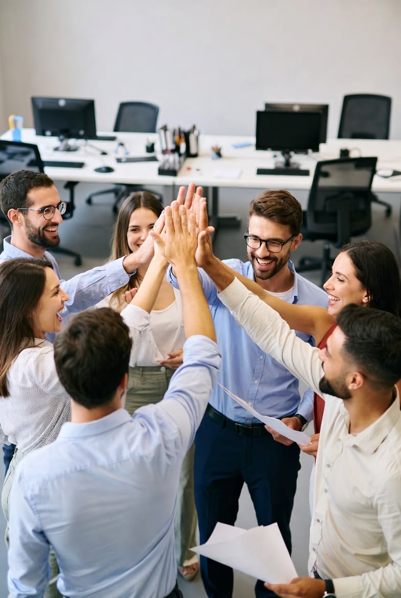 In this job, you need to b___ p___ o___ a t___ and cooperate with others.