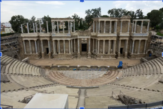 <ul><li><p><span style="background-color: transparent;">Preserved colonnades</span></p></li><li><p><span style="background-color: transparent;">Amphitheater and theater adjacent to each other</span></p></li><li><p><span style="background-color: transparent;">Amphitheater built from ground on concrete cells</span></p></li><li><p><span style="background-color: transparent;">Strong scenae frons</span></p></li><li><p><span style="background-color: transparent;">Niches with statues&nbsp;and decorative reliefs, showcasing Roman engineering and artistic sophistication. </span></p></li></ul><p></p>