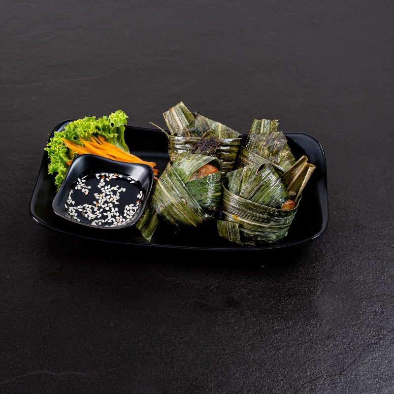 <p>Poulet et feuilles de bananier</p>