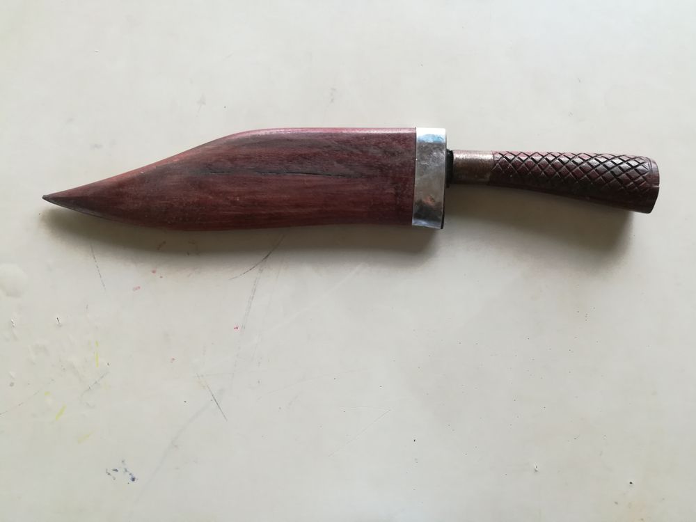 <p>Must be sharp and able to wound the animal to allow blood to flow; it must not be made from teeth, nails, or bone.</p>