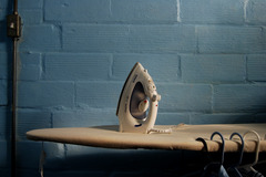 <p>to iron (clothing)</p>