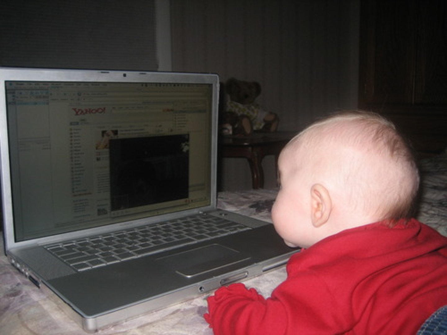 <p>to overanalyze a comment,or action, finding a hidden meaning that is not actually there (suy diễn quá mức)</p><p>ex: Parents frequently ... a child's temporary academic slump, anticipating lifelong failure.</p>
