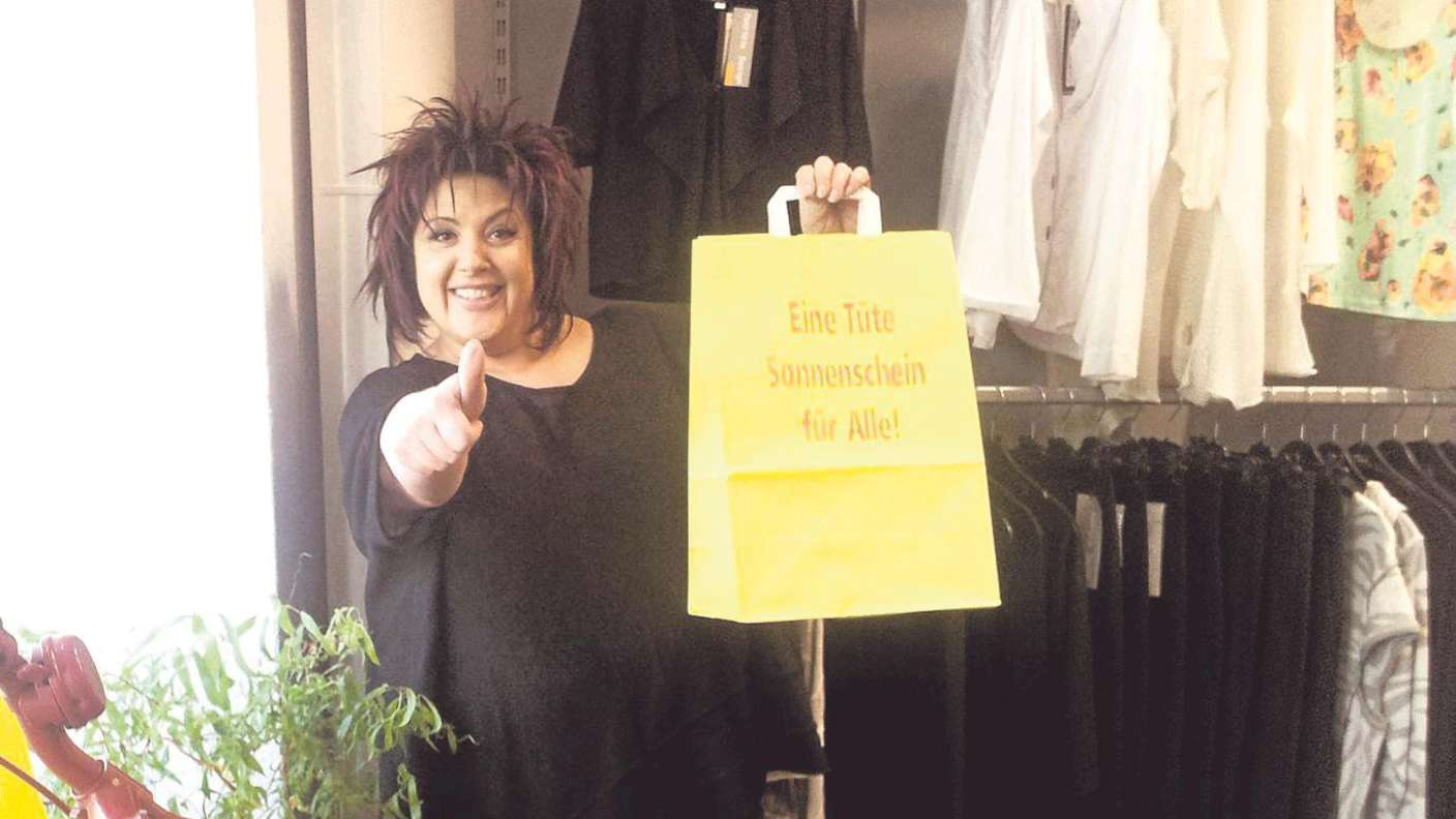 <p><strong>Müşteri</strong></p><p><strong>*****************************************************************************************</strong></p><p>Ich bin eine Kundin.</p><p>Ben bir müşteriyim.</p>