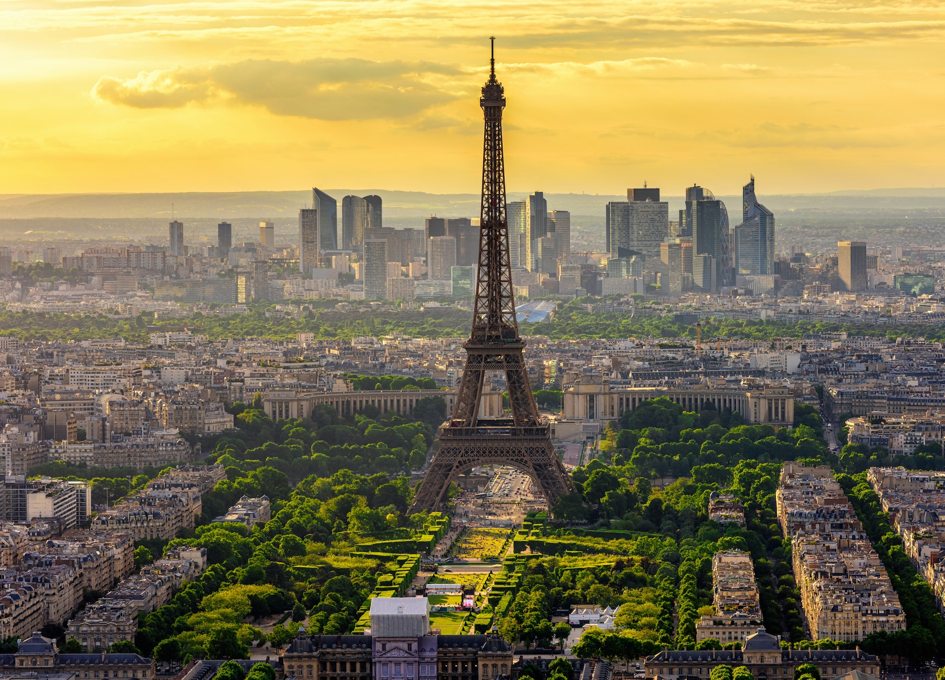 <p><strong>to get to a city/country</strong></p><p><span><em>We ___________ Paris at 10 p.m.</em></span></p>