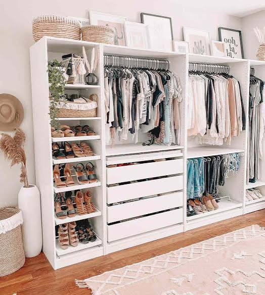 <p><span>Closet</span></p>