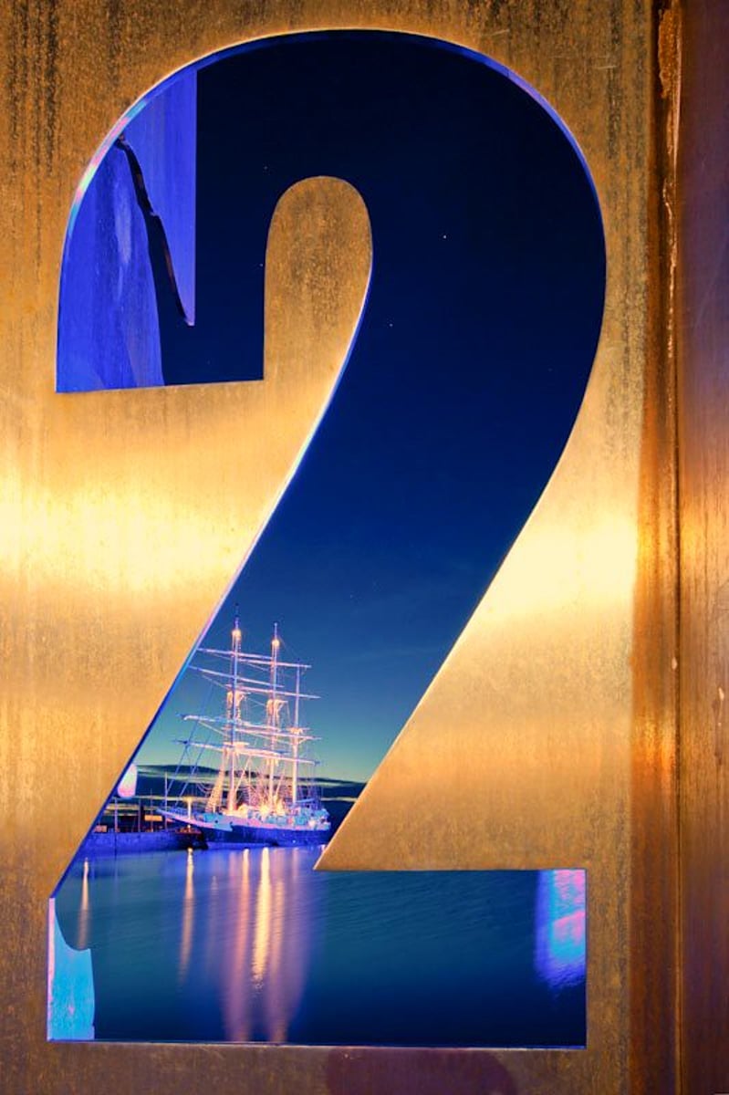 <p>two</p>