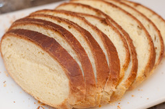 <p>food made from flour, water, and yeast baked together Example: The baker sells freshly baked French _____ every morning. bánh mì u Nói chung: Bột nhào nướng thành khối. Mang tính bao quát. UK: /bred/ | US: /bred/</p>