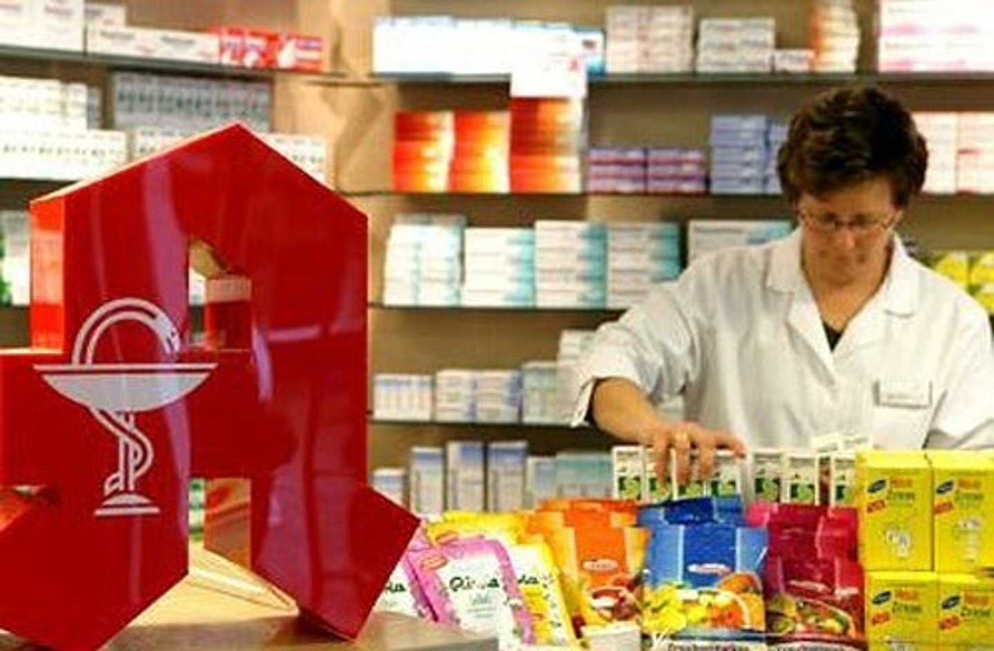 <p>Ich gehe in die Apotheke, denn ich brauche eine Salbe</p>