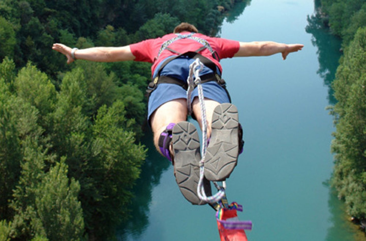 <p>to go bungee jumping, I have been bungee jumping</p>