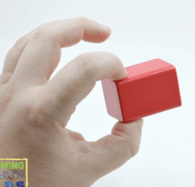 <p>Identify the grasp pattern and what age it typically develops.</p>
