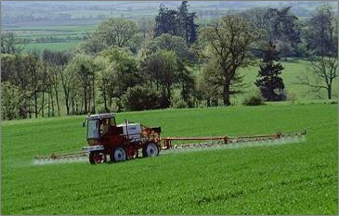 <p>Which application method applies a pesticide uniformly over an area?</p>