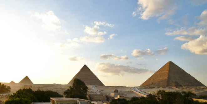 <p>Great Pyramids &amp; Great Sphinx (17)</p><p>Khufu (largest) (17a)</p><p>Khafre &amp; Great Sphinx (medium &amp; first colossal sculpture) (17b)</p><p>Menkaure (smallest) (17c)</p>