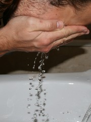 <p>To wash</p>