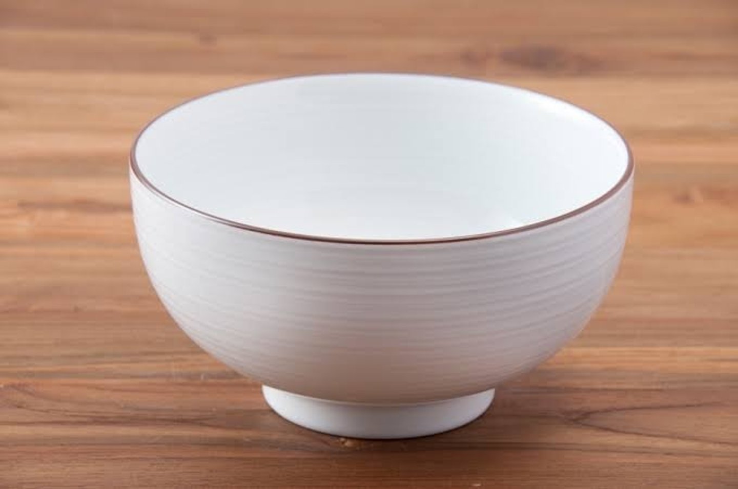 <p>bowl - /bəʊl/ [c]</p>