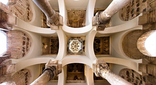 <p>geomtric motif = facade- diff from chritsina </p><p>has geomtric </p>