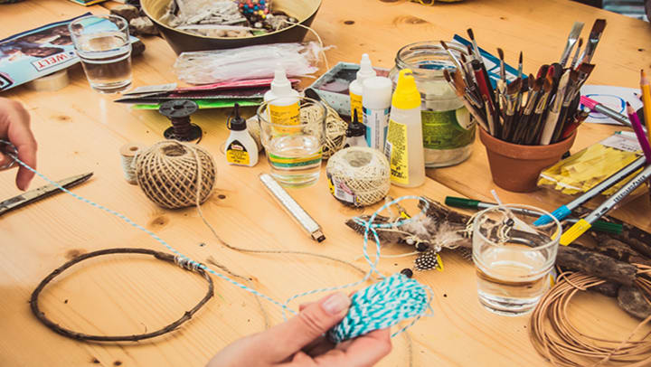 <p>DIY (do-it-yourself) (n) /ˌdiː aɪ ˈwaɪ/ /ˌduː ɪt jəˈself/</p>