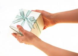 <p>reward (n) /rəˈwôrd = award (n) /əˈwôrd/</p>