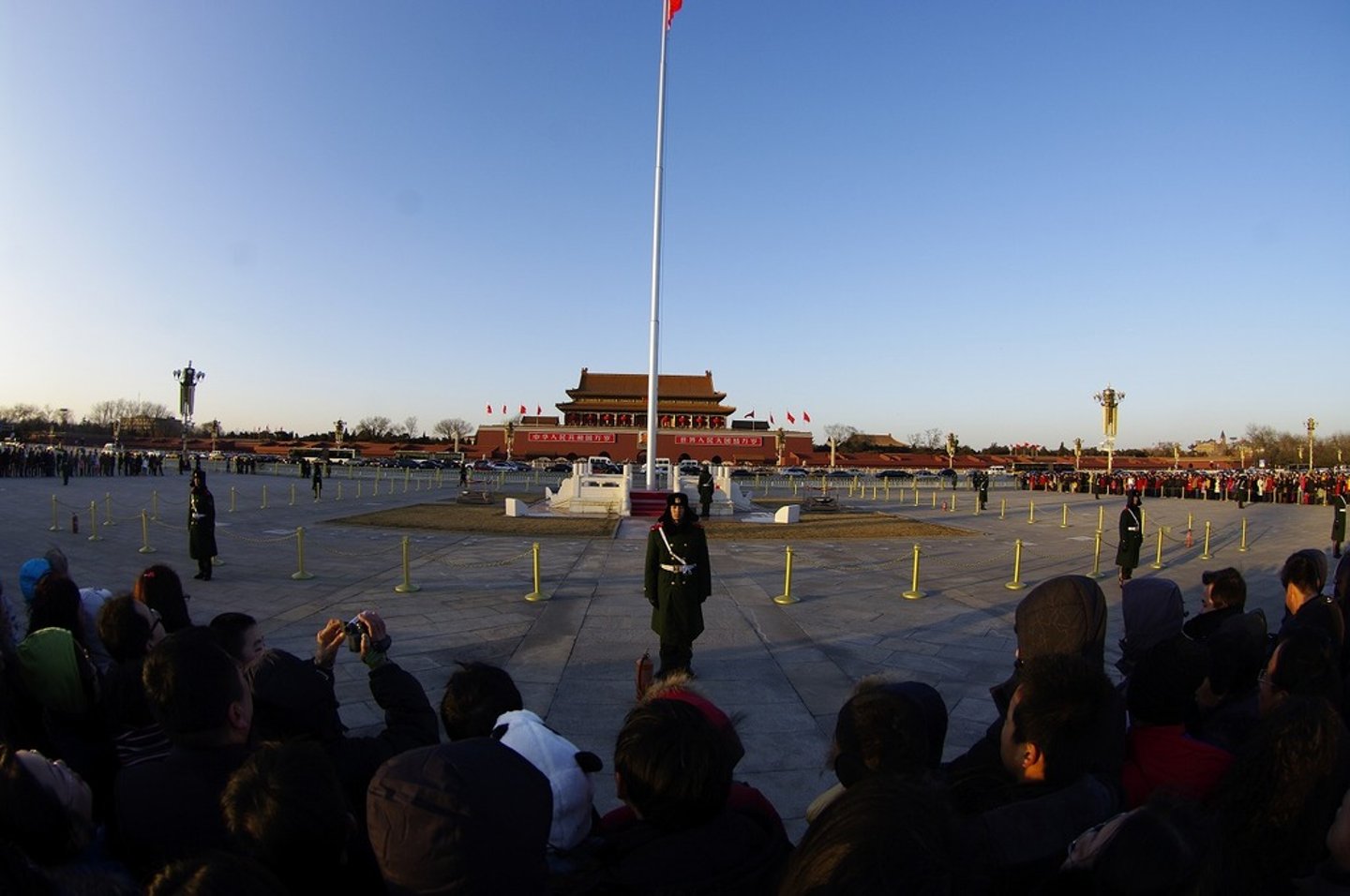 <p>広場, quảng trường, 広場に人が集まります。</p>