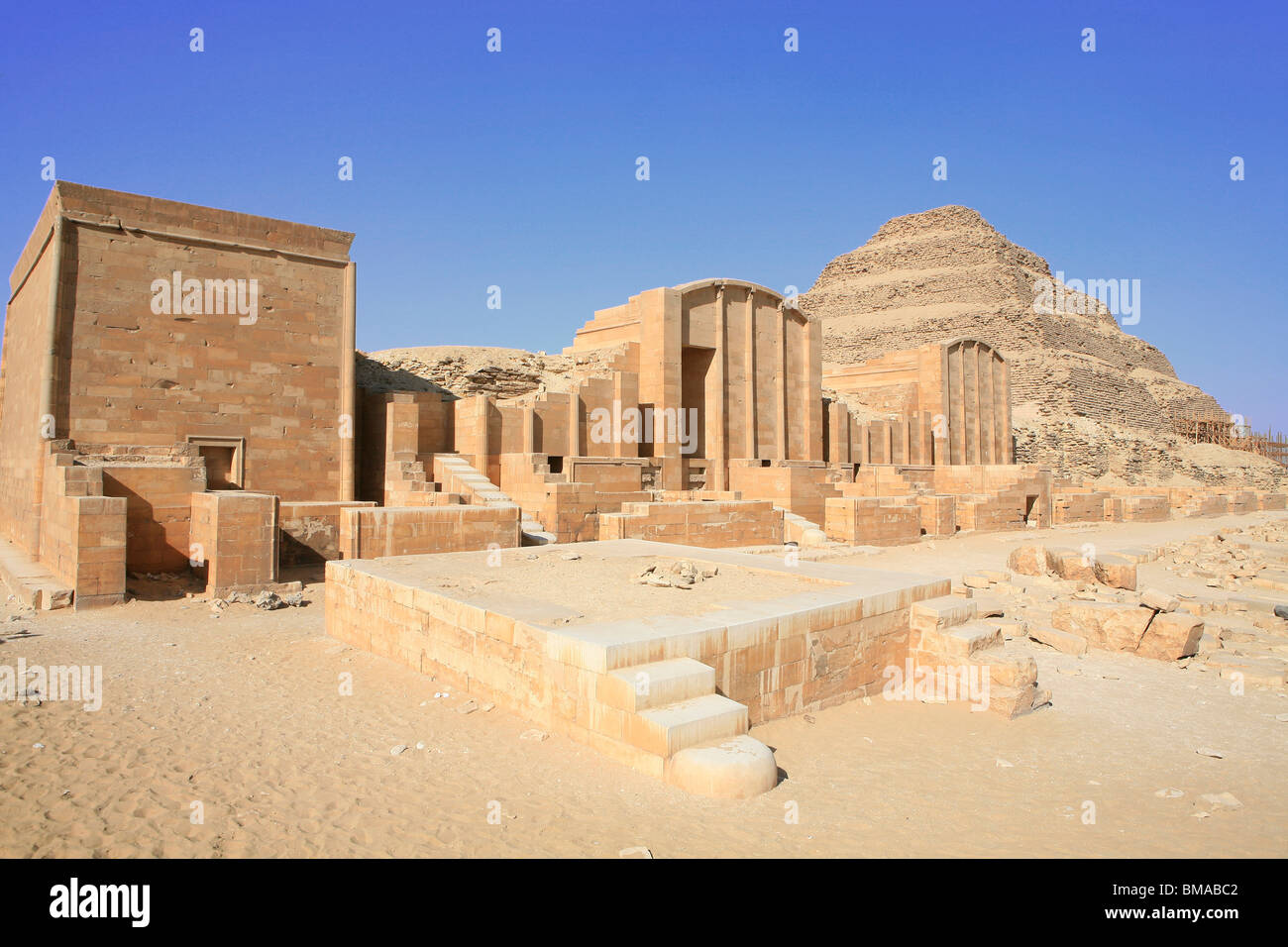 <ul><li><p>first monumental structure made of stone</p></li><li><p>imhoteps breakthrough</p></li><li><p>dressed (smoothed) stone</p></li></ul><p></p>