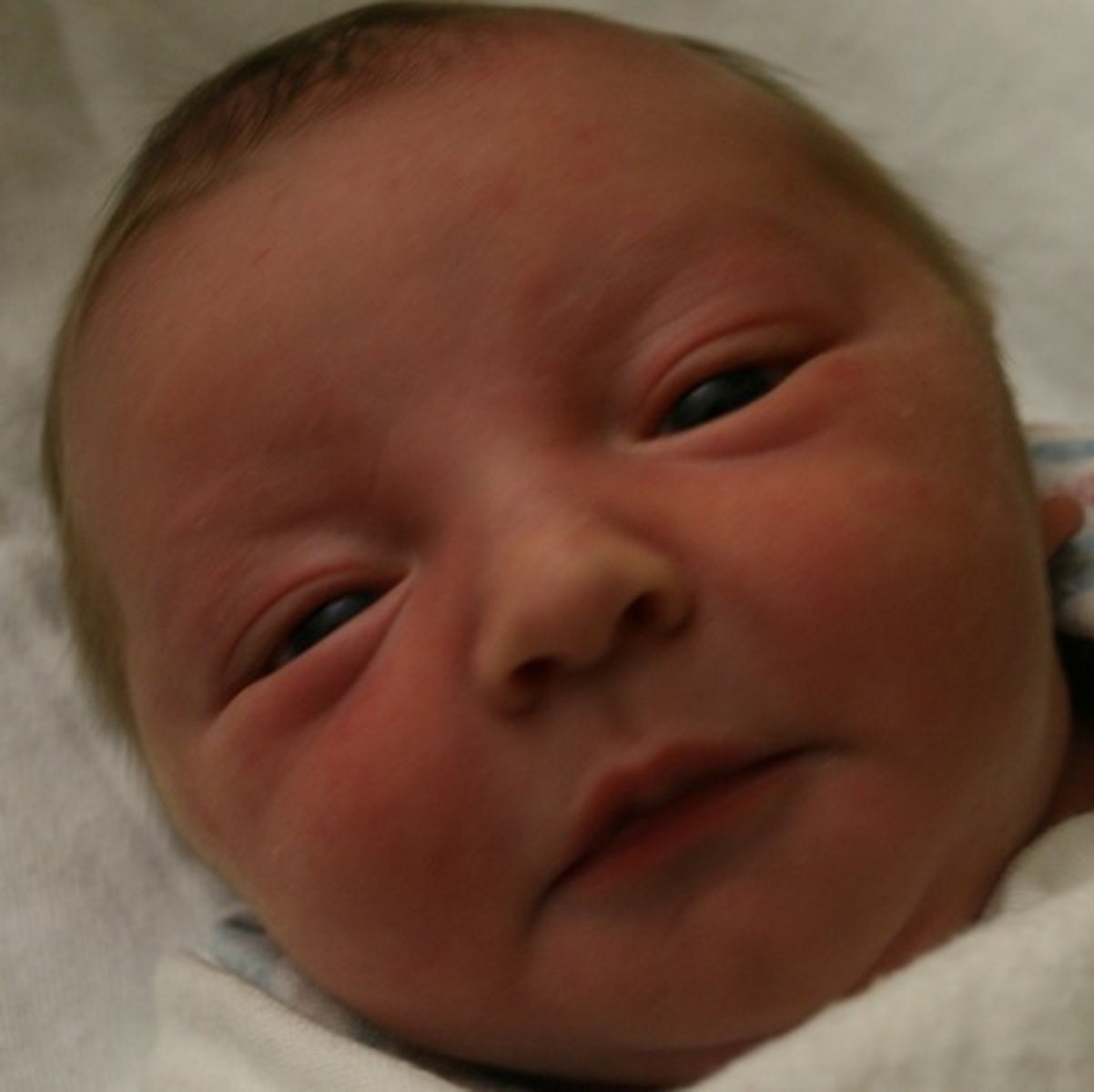 <p>(everyday English) khuôn mặt tròn Ví dụ: She has a round face like her mother.</p>