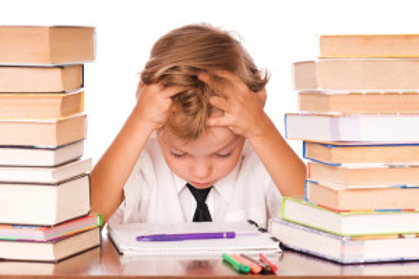 <p>Estudio mucho y hago tarea para mis clases.</p>