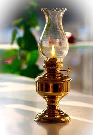 <p>une lampe à pétrole</p>